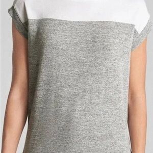 Gap Women's Gray and White Top